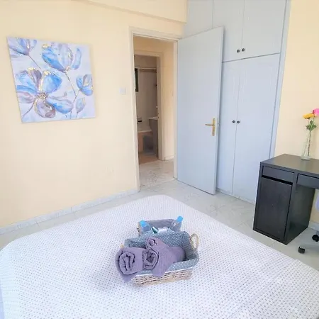 Comfy In A Shared Near Salt Lake With Internet And Netflix ラルナカ