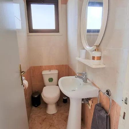 Comfy In A Shared Near Salt Lake With Internet And Netflix Larnaca