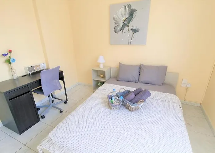 Comfy In A Shared Near Salt Lake With Internet And Netflix לרנקה