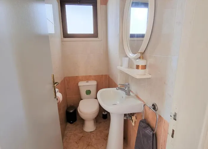 Comfy In A Shared Near Salt Lake With Internet And Netflix Larnaca